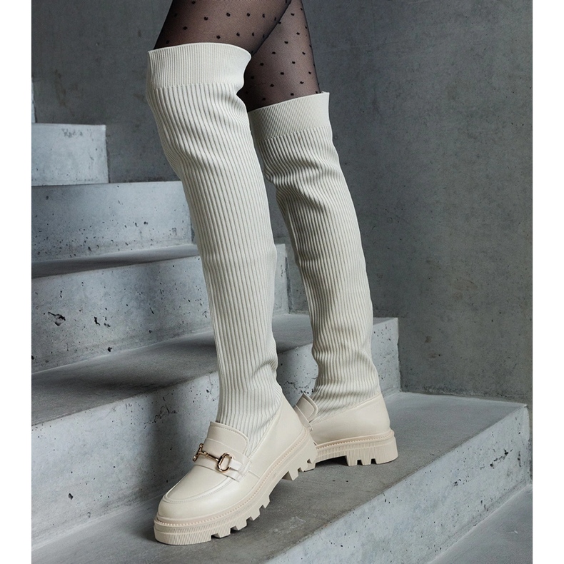 Bottines beige clair à tige souple et talon plat 1 Bottines beige clair à tige souple et talon plat 1