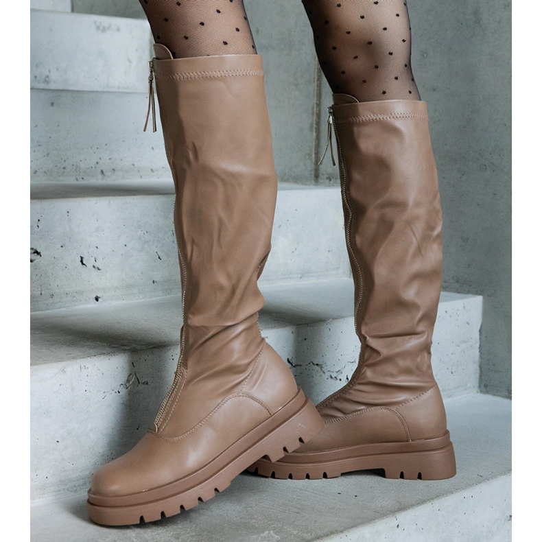 Bottines marron en éco-cuir à talon plat ornées d'une fermeture éclair brun 1