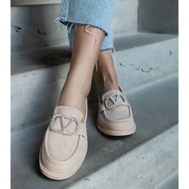 Mocassins beiges ornés de strass 1