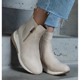 Bottines de sport beiges à semelles compensées 1