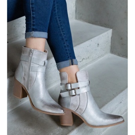Bottines à talons argentées ornées d'une découpe 3