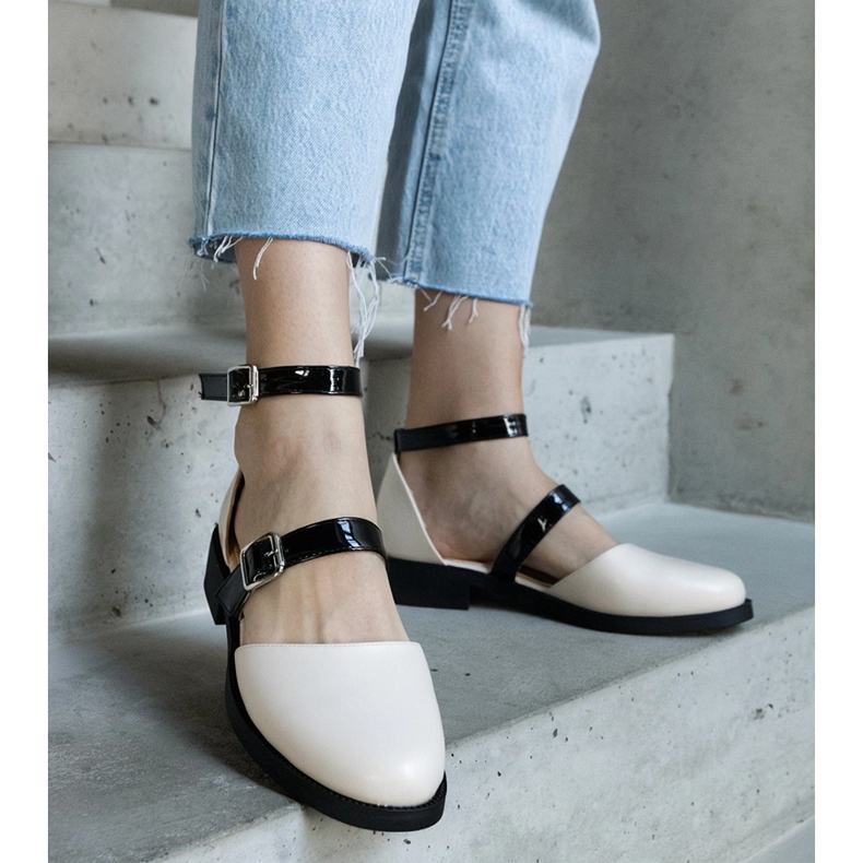 Ballerines beiges à boucle 1