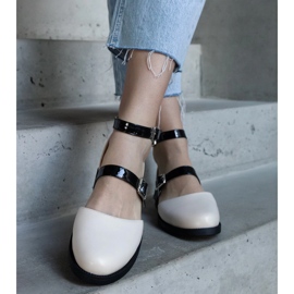Ballerines beiges à boucle 2