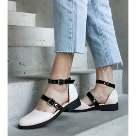 Ballerines beiges à boucle 3