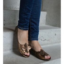 Ballerines marron ajourées à bout ouvert brun 2