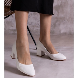 Escarpins à talons hauts vernis blancs blanche 1