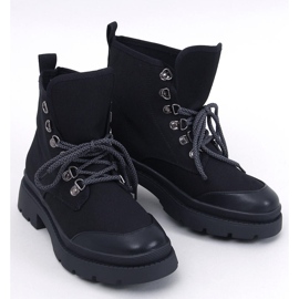 Baskets de trekking noires 1