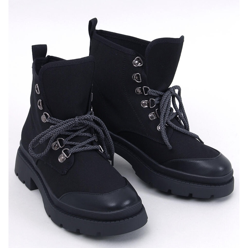 Baskets de trekking noires 1