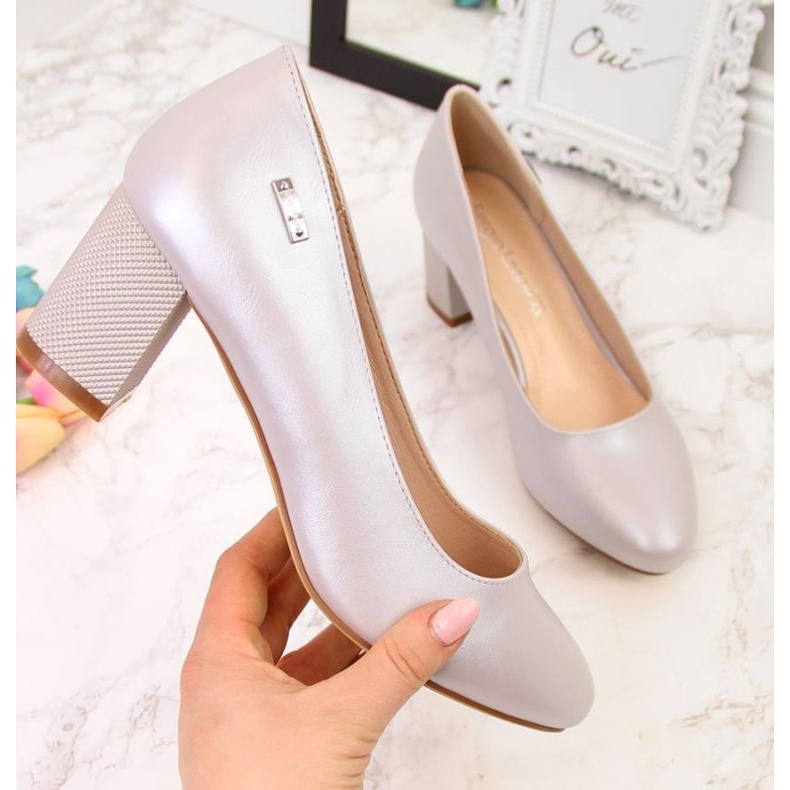 Pompes sur le poste de sergio Leone Beige-Perła 1 Pompes sur le poste de sergio Leone Beige-Perła 1