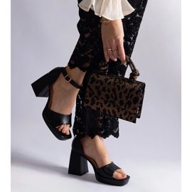 Sandales des femmes noires sur un talon massif le noir 4