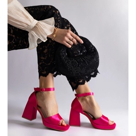 Sandales des femmes en satin rose avec un talon massif 2