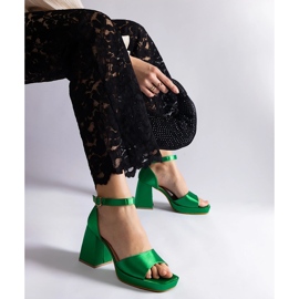 Sandales en satin vert à talons massifs 3