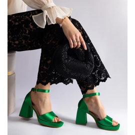 Sandales en satin vert à talons massifs 2