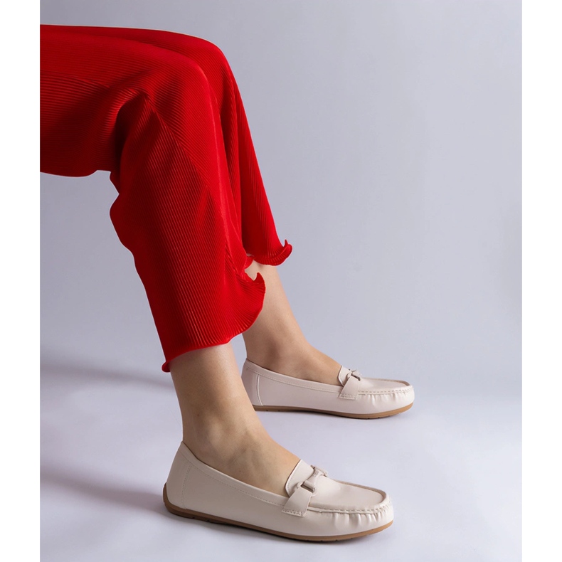 Boucages en cuir Eco Beige avec un ornement 1 Boucages en cuir Eco Beige avec un ornement 1