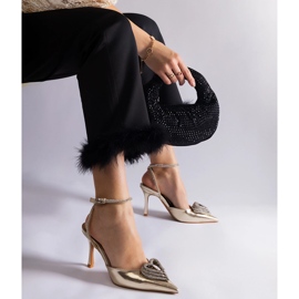 Escarpins hauts dorés à talon ouvert ornés de zircons 1