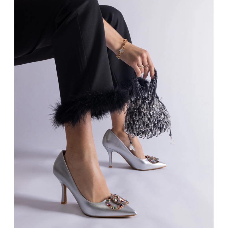 Talons hauts argentés ornés de zircons colorés 1