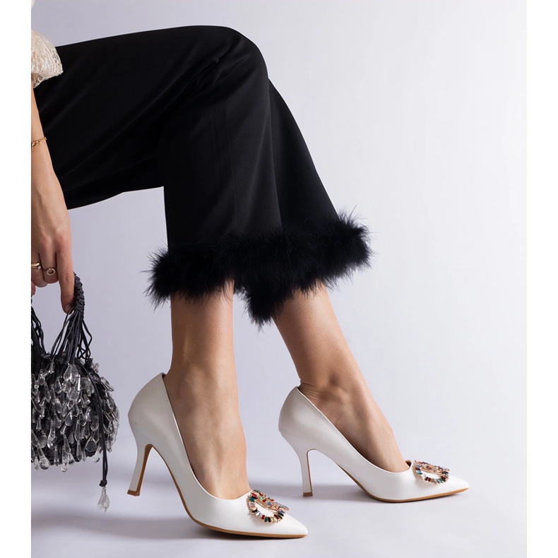 Talons hauts blancs ornés de zircons colorés 1