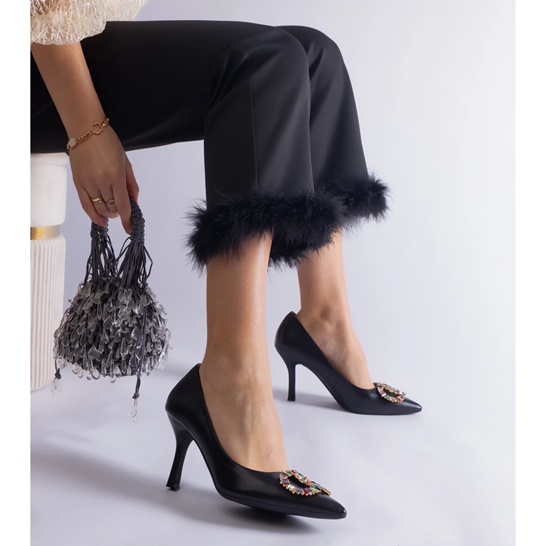 Talons hauts noirs ornés de zircons colorés le noir 1