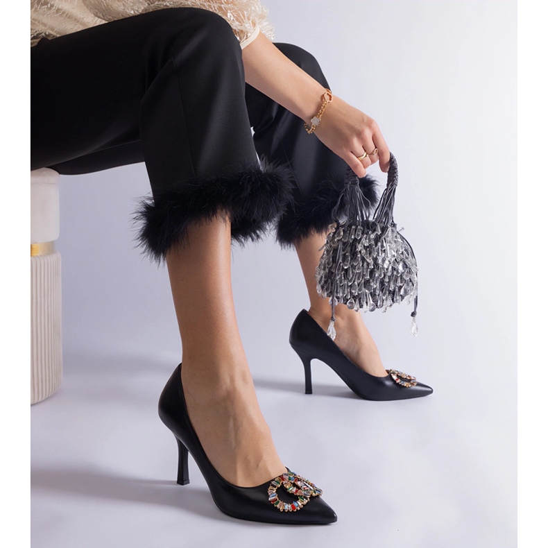 Talons hauts noirs ornés de zircons colorés 2