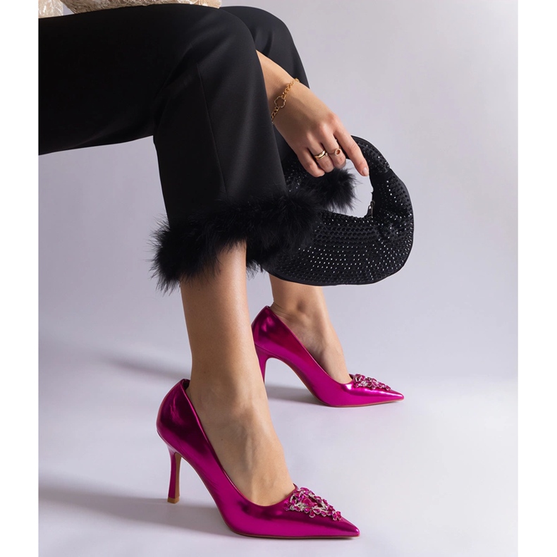 Escarpins vernis roses ornés de zircons 1