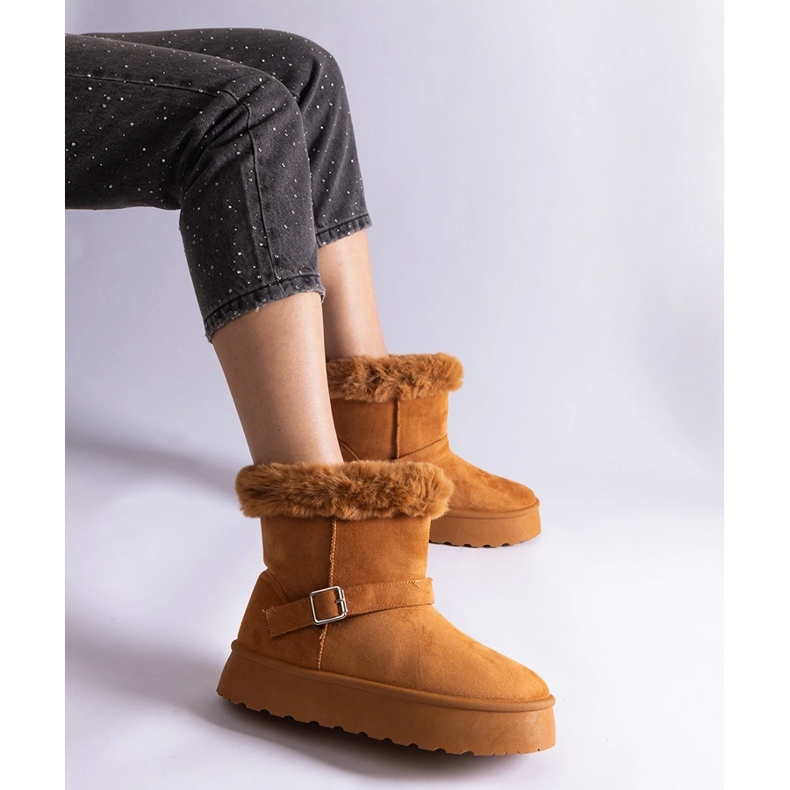 Bottes de neige isolées marron décorées de fourrure brun 1