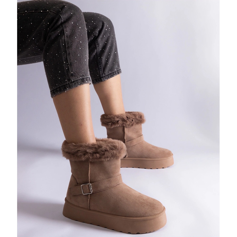 Bottes de neige isolées marron décorées de fourrure brun 1