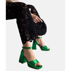 Sandales en satin vert à talons massifs 4