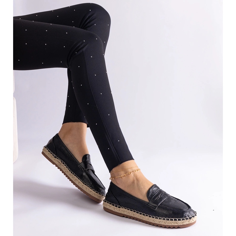 Espadrilles glissantes noires sur la plate-forme 1