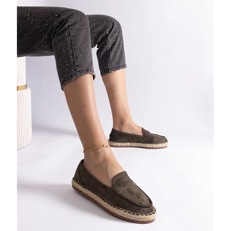 Espadrilles glissantes vertes sur la plate-forme 1