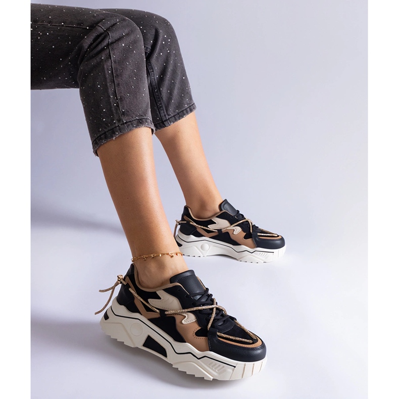 Baskets noires ornées d'un cordon en zircon 1