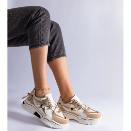 Baskets beiges ornées d'un cordon en zircon 3