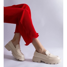 Mocassins beiges pour femmes en cuir écologique 1