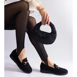 Mocassins des femmes noires avec un daim écologique avec une chaîne le noir 3