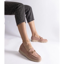 Mocassins féminins roses avec éco daim avec une chaîne 1 Mocassins féminins roses avec éco daim avec une chaîne 1