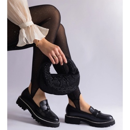 Mocassins noirs avec cuir écologique avec un ornement 1