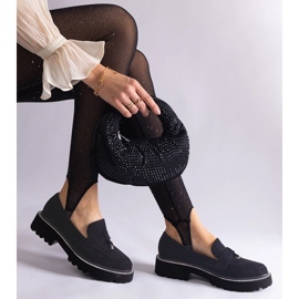 Mocassins noirs de la peau en daim avec un ornement 1