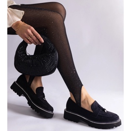 Mocassins noirs de la peau en daim avec un ornement 2