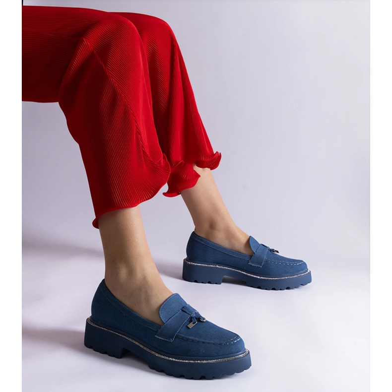 Mocassins en jean bleu avec un ornement 1