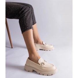 Mocassins en éco-cuir beige avec décoration dorée 2