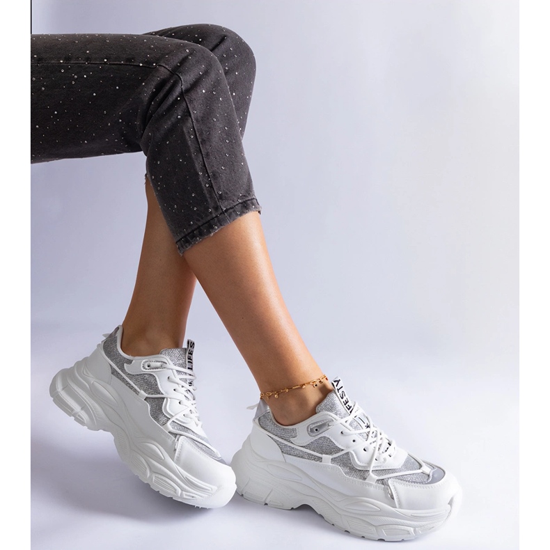 Baskets blanches avec empiècements pailletés 2