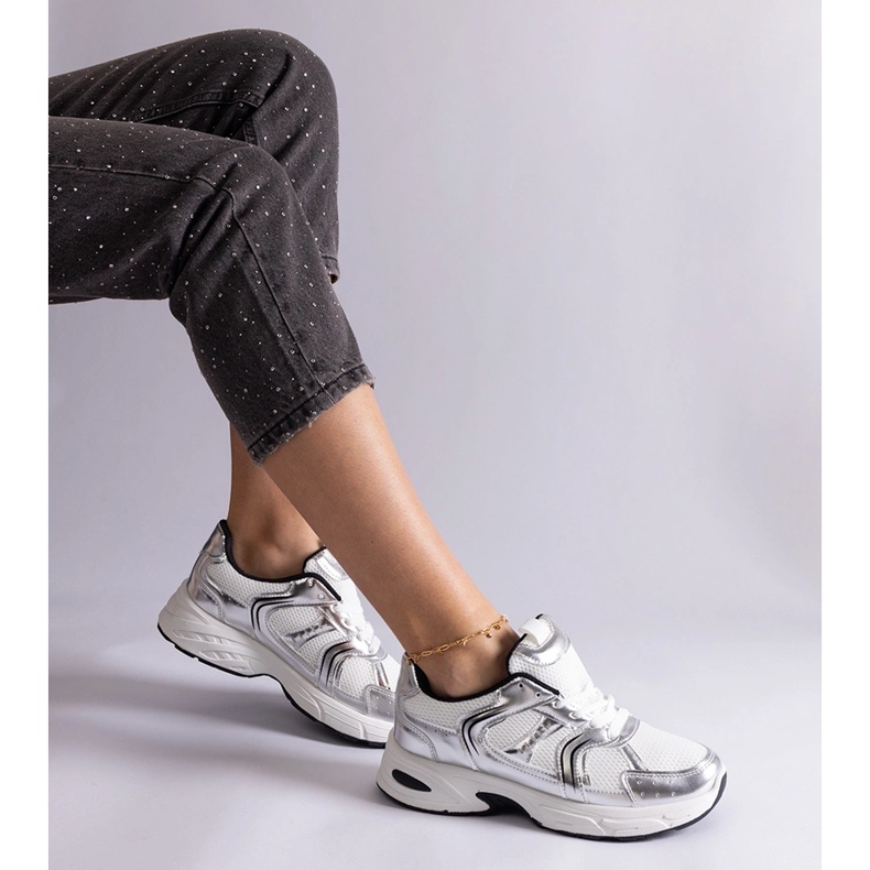 Baskets blanches et argentées pour femmes 2