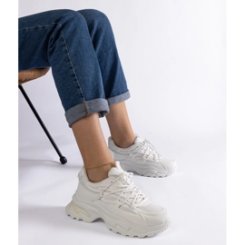 Baskets de sport blanches à semelle massive 1