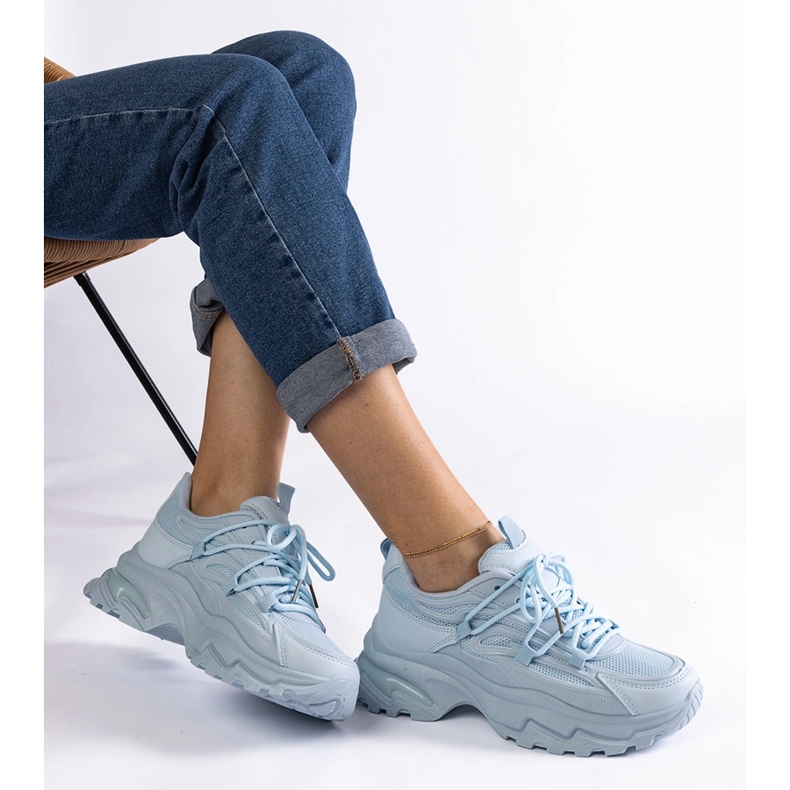 Baskets de sport bleues à semelle massive 2