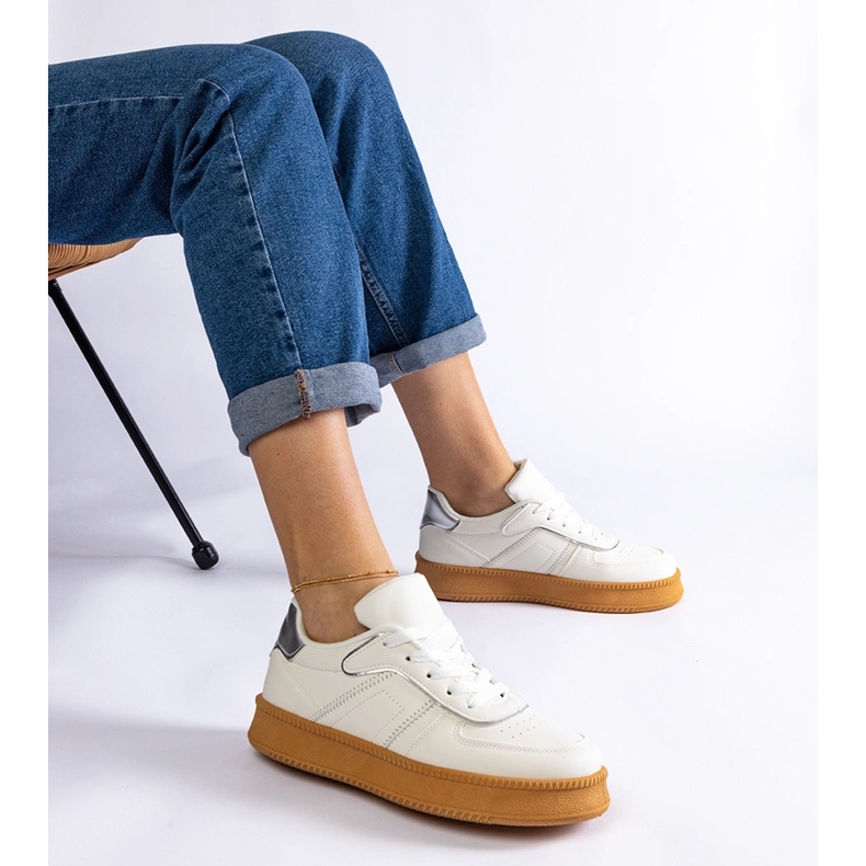 Baskets blanches à lacets et plateforme 1 Baskets blanches à lacets et plateforme 1