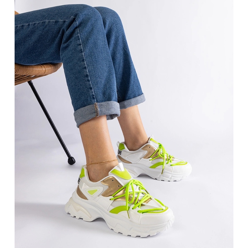 Baskets de sport blanches 1