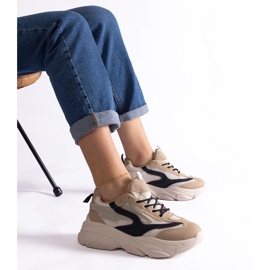 Baskets femme beiges et noires 1 Baskets femme beiges et noires 1