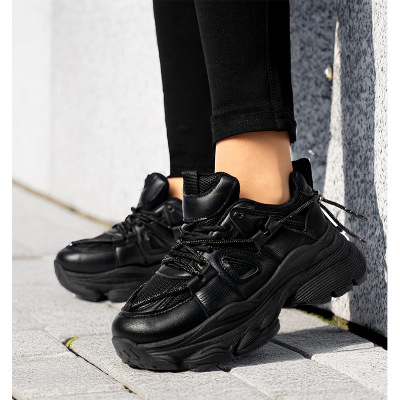 Sneakers pour femmes sur la plate-forme noire 2