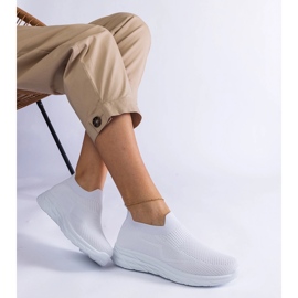 Baskets de sport à enfiler blanches 1