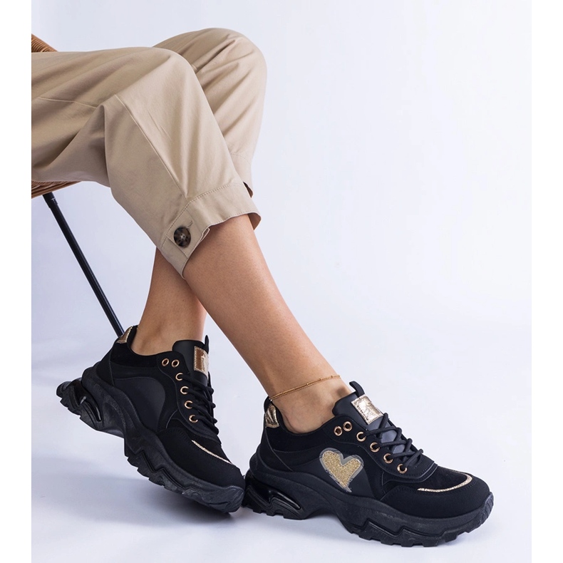 Baskets noires sur une plate-forme de coeur noir le noir 1