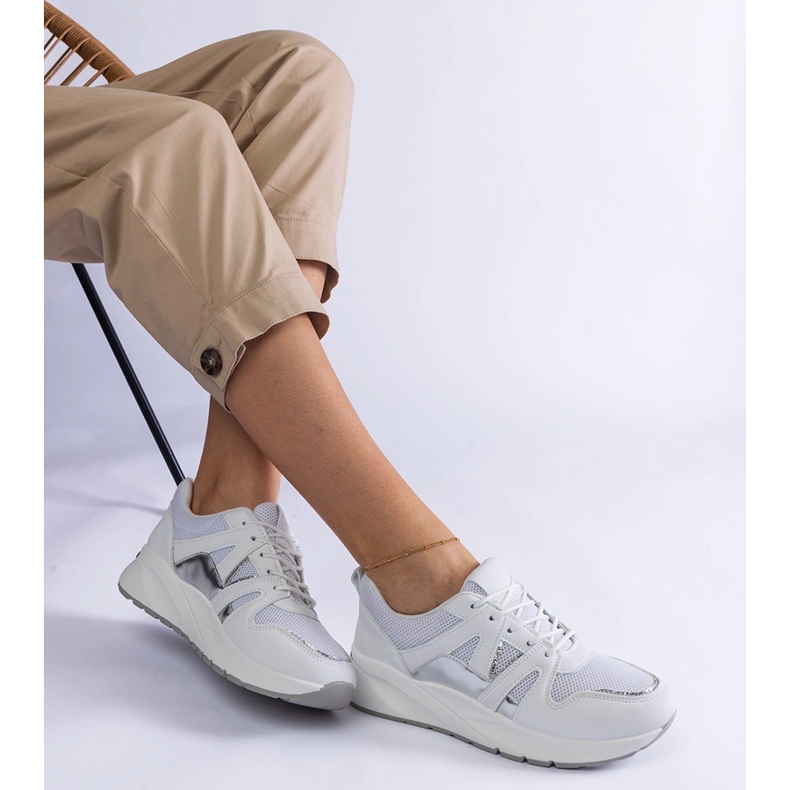 Baskets blanches à semelle épaisse 1